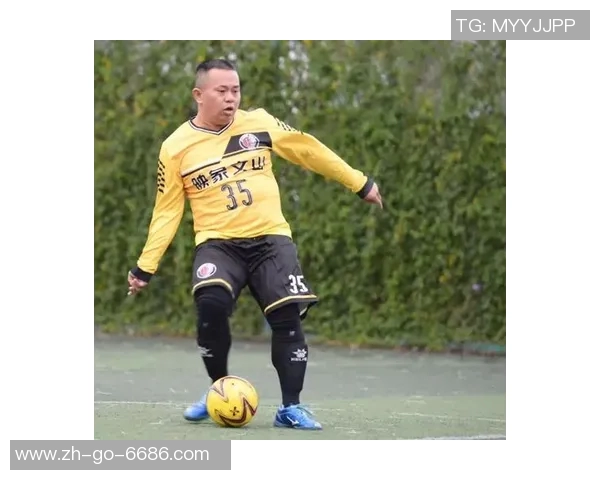 幸运星足球新星杨巍锋崭露头角助力球队突破重围